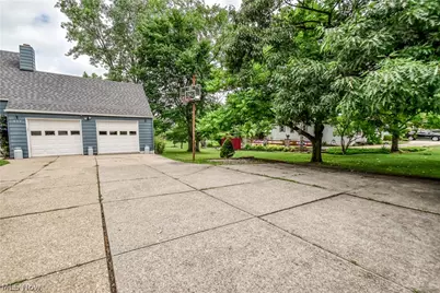339 E Sprague Road, Green Hills, OH 44131 - Photo 3