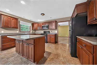 412 Brittany Lane, Jefferson, OH 44047 - Photo 5