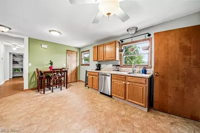 8625 Ravenna Road, Chardon, OH 44024 - Photo 15