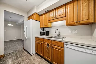 8126 Independence Dr, Mentor, OH 44060 - Photo 11