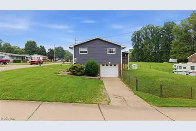 14 Maple Drive, Williamstown, WV 26187 - Photo 3
