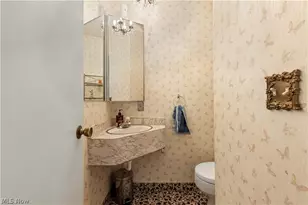 8295 Mentorwood Dr, Mentor, OH 44060 - Photo 17