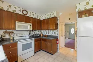 8295 Mentorwood Dr, Mentor, OH 44060 - Photo 7