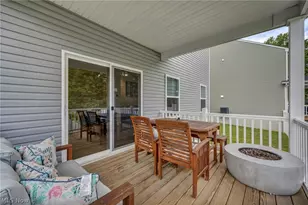 704 Maple Hollow Ct, Elyria, OH 44035 - Photo 9