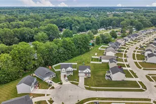 704 Maple Hollow Ct, Elyria, OH 44035 - Photo 5