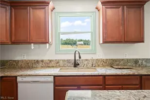 11241 Center Rd, Garrettsville, OH 44231 - Photo 7