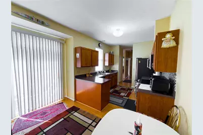 8426 Chester Parkway, Loveland, OH 44106 - Photo 5