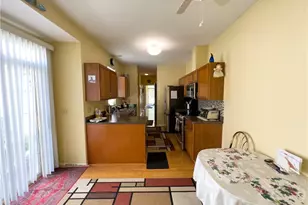 8426 Chester Pkwy, Loveland, OH 44106 - Photo 5