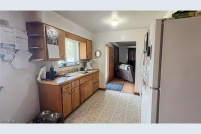 2110 Rockland Ave, Belpre, OH 45714 - Photo 9