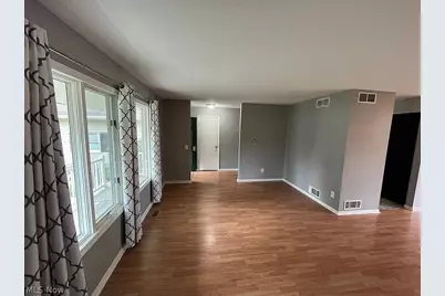 1077 Sutherland Avenue, Akron, OH 44314 - Photo 3