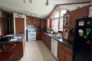 310 Poplar St, Newcomerstown, OH 43832 - Photo 5