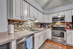15555 Hilliard Rd, Oakwood, OH 44107 - Photo 23