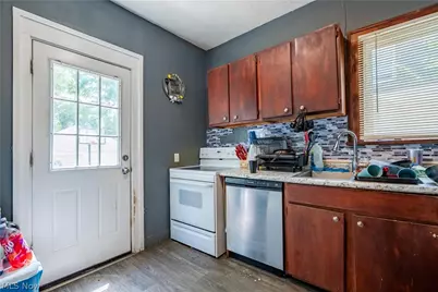 190 E Archwood Avenue, Akron, OH 44301 - Photo 11