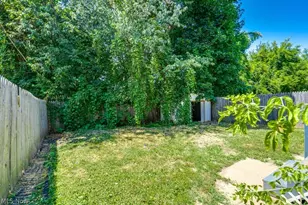 327 Schrock Pl SW, Massillon, OH 44647 - Photo 5
