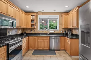 2686 Cranlyn Rd, Huber Heights, OH 44122 - Photo 13