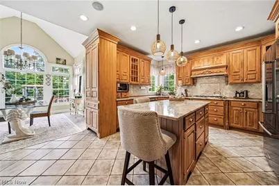 10704 Majesty Lane, Concord Twp, OH 44077 - Photo 9