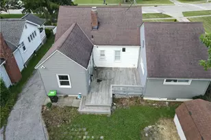 1703 E 300th St, Wickliffe, OH 44092 - Photo 3