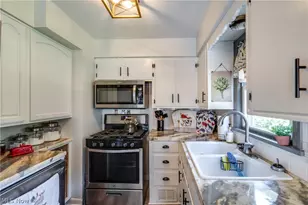 251 9th St NE, Barberton, OH 44203 - Photo 9