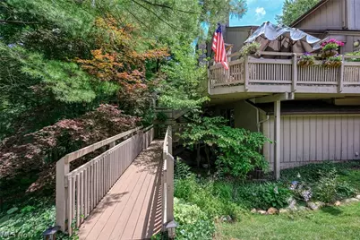 654 Meredith Lane, Cuyahoga Falls, OH 44223 - Photo 1