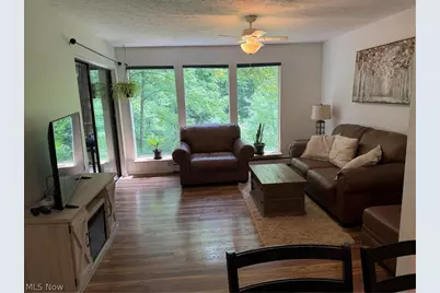 654 Meredith Lane, Cuyahoga Falls, OH 44223 - Photo 9
