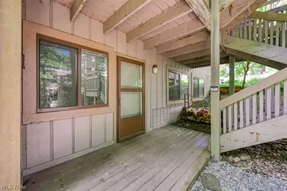 654 Meredith Lane, Cuyahoga Falls, OH 44223 - Photo 3