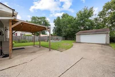 747 Abbe Road N, Elyria, OH 44035 - Photo 31