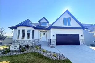 2048 Forest Dr, Eastlake, OH 44095 - Photo 3