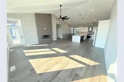2048 Forest Drive, Eastlake, OH 44095 - Photo 9