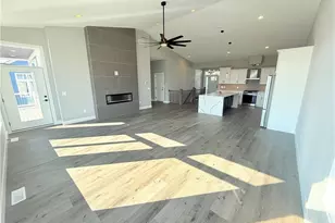 2048 Forest Dr, Eastlake, OH 44095 - Photo 9