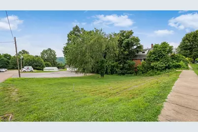 930 Gaston Avenue, Cambridge, OH 43725 - Photo 1