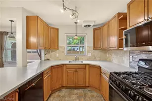 674 Upper Merriman Dr, Akron, OH 44303 - Photo 9