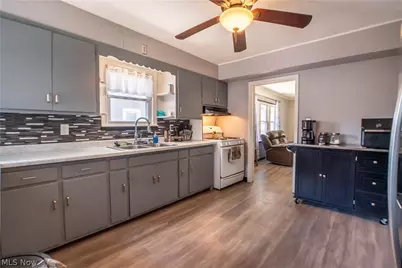 605 Essex Street, Akron, OH 44306 - Photo 21