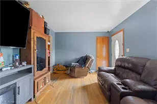 121 E Ralston Ave, Akron, OH 44301 - Photo 5