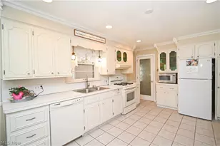 4048 Dover Rd, Youngstown, OH 44511 - Photo 7