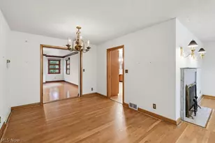 21 Hampshire Rd, Akron, OH 44313 - Photo 9
