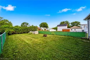 240 Russell Rd, Conneaut, OH 44030 - Photo 7