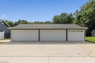 2151 Beach Dr, Akron, OH 44312 - Photo 35