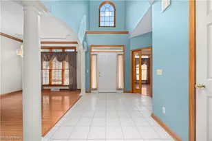 5317 Middlebury Ct, Sheffield Village, OH 44054 - Photo 3