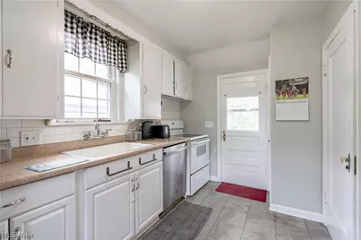 224 Summit Street SE, North Canton, OH 44720 - Photo 13