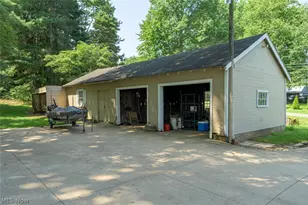 2072 Hartville Rd, Mogadore, OH 44260 - Photo 35