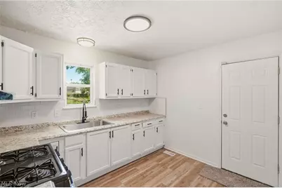 621 E 115th Street, Loveland, OH 44108 - Photo 11