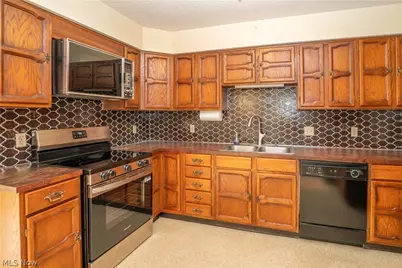 2421 Fairview Road, Uniontown, OH 44685 - Photo 15