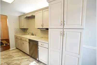 5999 Halle Farm Drive #A, Willoughby, OH 44094 - Photo 7