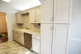 5999 Halle Farm Dr, Willoughby, OH 44094 - Photo 7