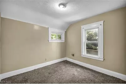 9908 Bessemer Avenue, Loveland, OH 44104 - Photo 21