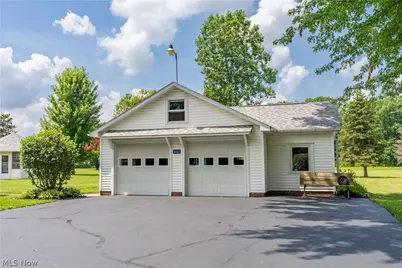 8463 Schubert Avenue NE, Alliance, OH 44601 - Photo 3