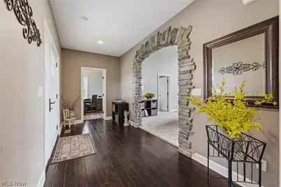 9288 Columbus Road NE, Louisville, OH 44641 - Photo 5