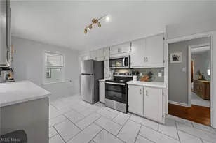 272 S Hawkins Ave, Akron, OH 44313 - Photo 25