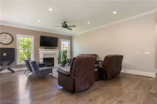 6467 Friarwood Cir NW, Canton, OH 44718 - Photo 9