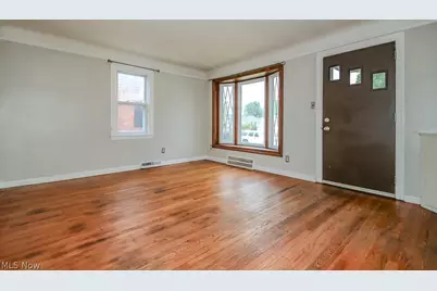 262 E 323rd Street, Willowick, OH 44095 - Photo 5